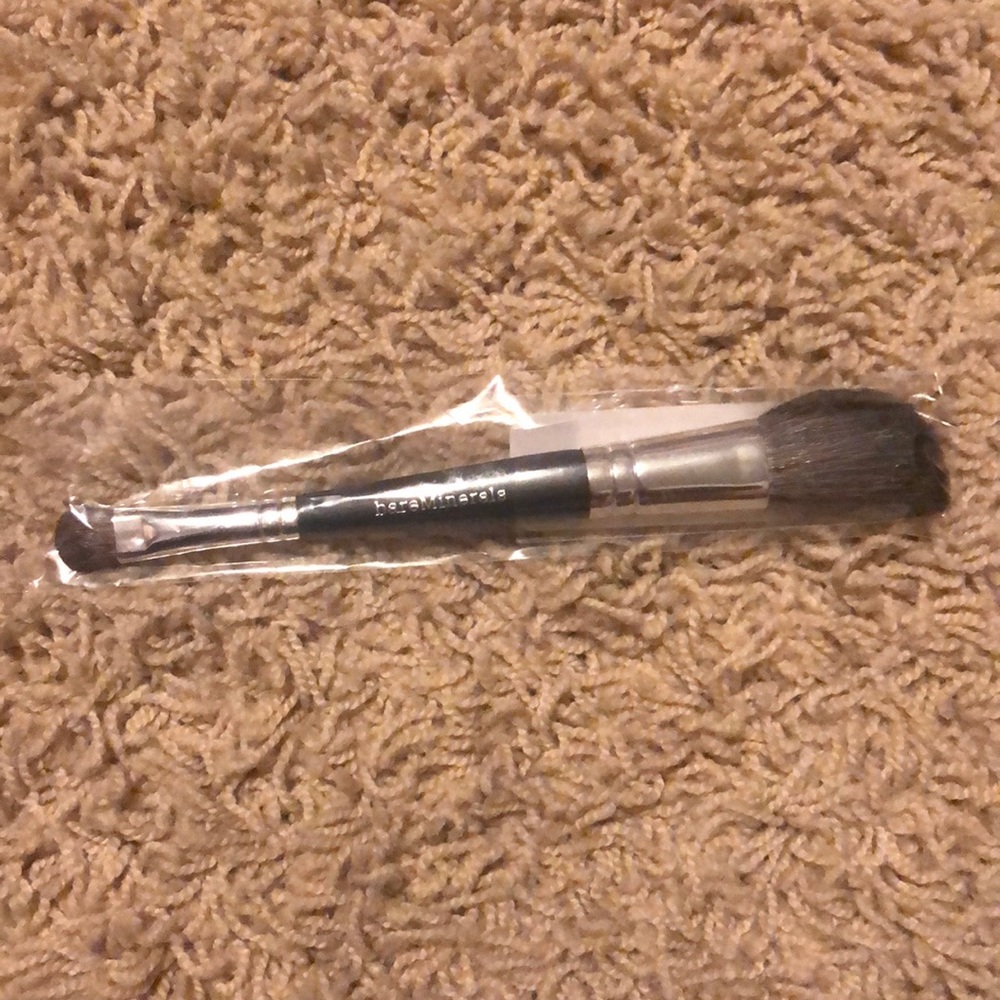 BareMinerals eye and cheek brush